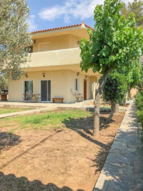 Fully equipped, comfortable country-style house, Πλήρως εξοπλισμένη, άνετη εξοχική κατοικία